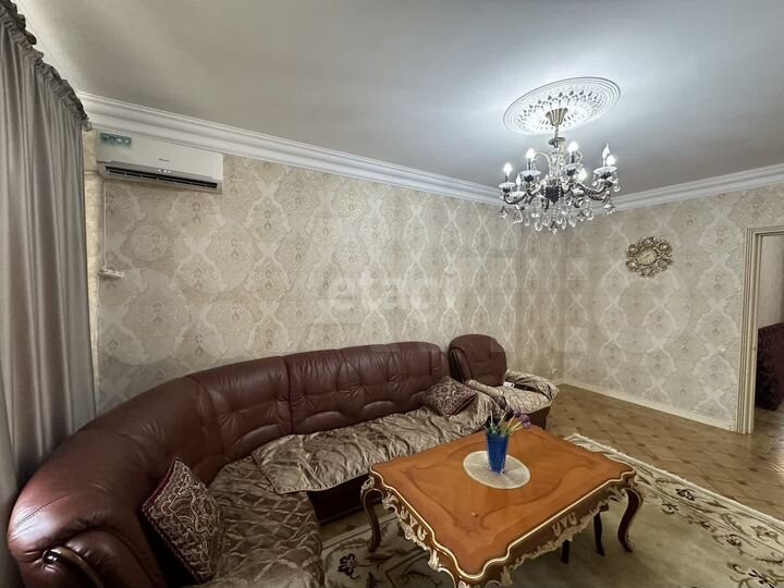 2-к. квартира, 80 м², 8/11 эт.