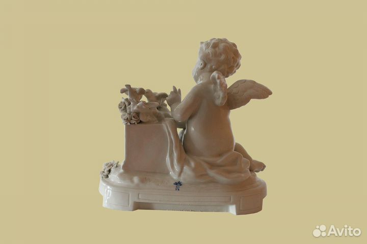 Фарфоровая фигура Путти антиквариат из Европы
