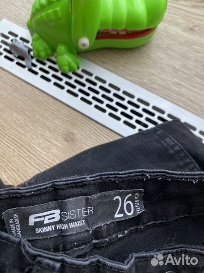 Джинсы черные 26 размер