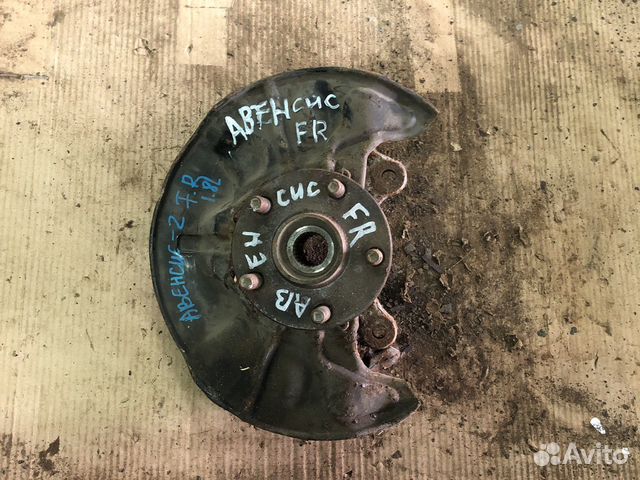 Toyota avensis кулак поворотный