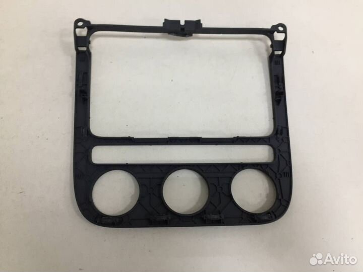 Рамка магнитолы Volkswagen Jetta 1K 2006-2011
