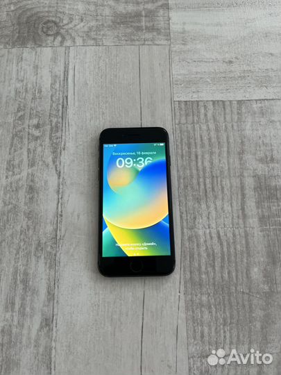 iPhone 8, 64 ГБ