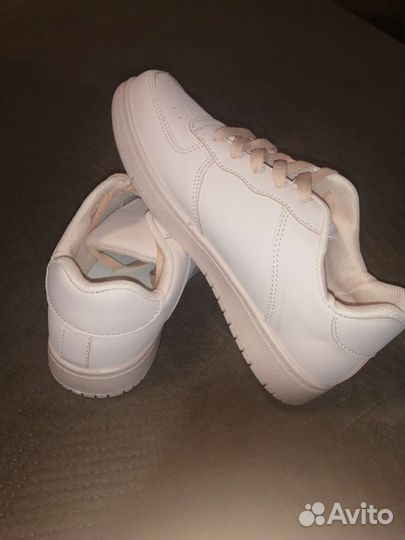 Кроссовки женские, новые