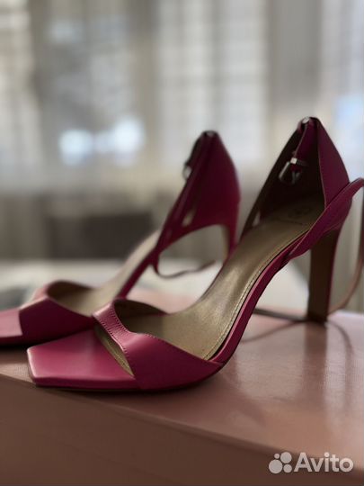 Босоножки 37.5 econica