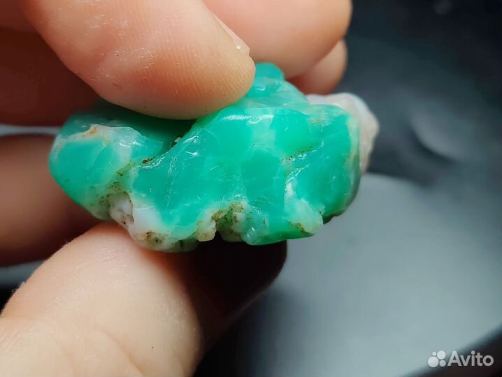 Чудесный хризопраз. Кристалл ювелирный