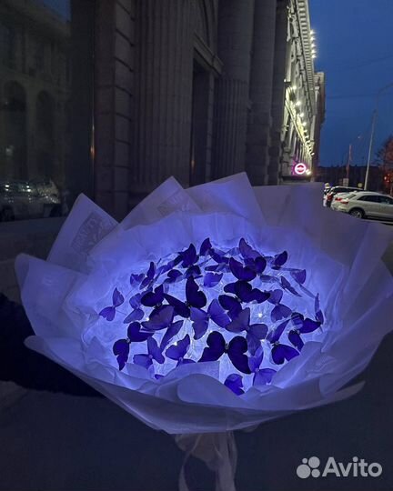 Светящийся букет из бабочек