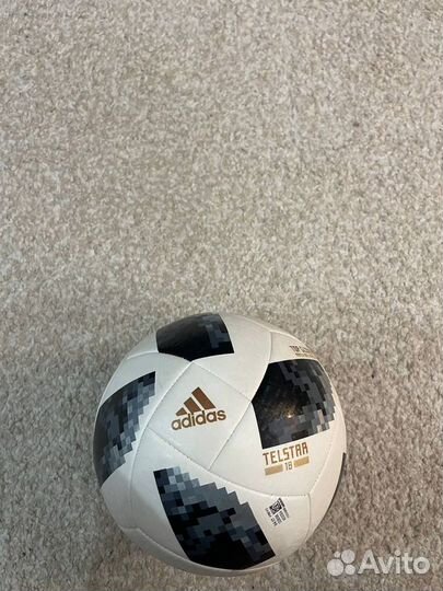 Футбольный мяч adidas Telstar 2018