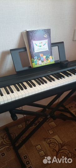 Yamaha p45b цифровое пианино + стойка