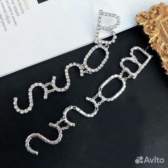 Серьги вечерние длинные буквы
