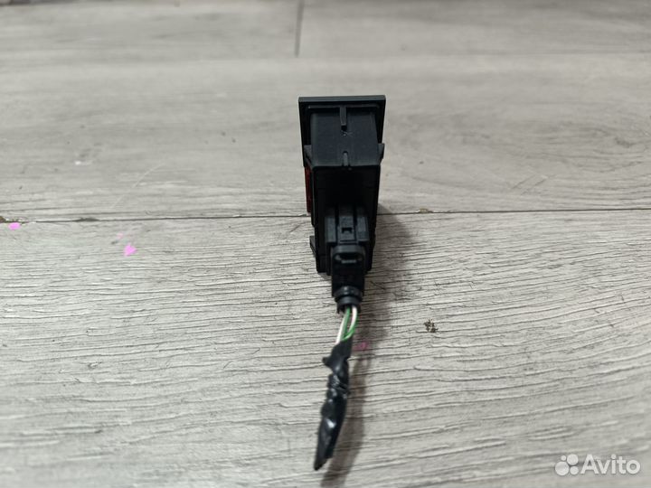 Клавиша аварийки + фишка для Skoda Rapid I (2014)