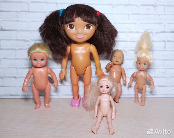 Куклы и пупсики набором