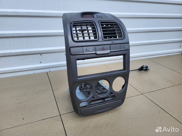 Центральная консоль Hyundai Accent