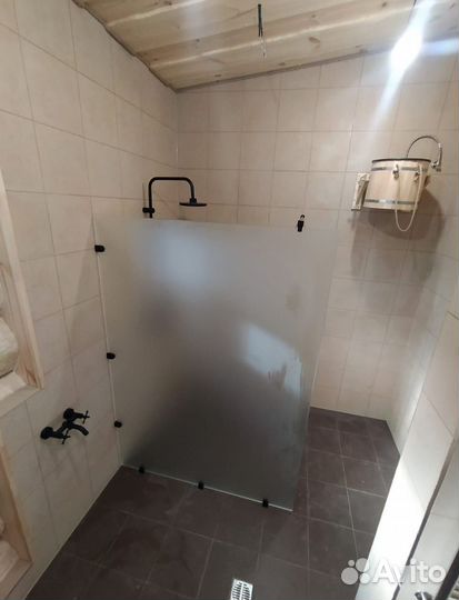 Стеклянная перегородка для душа