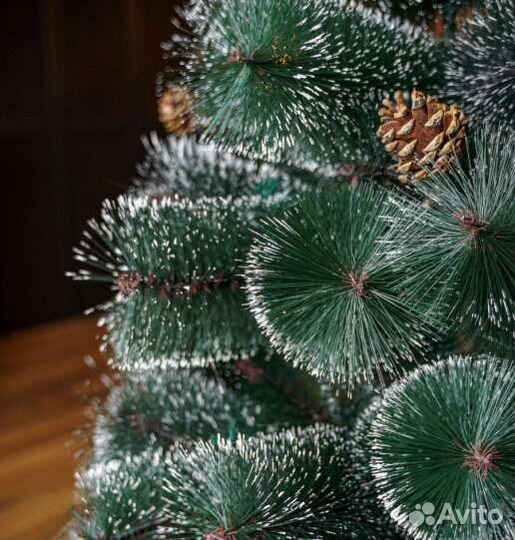 Ёлки с инеем и шишками новые