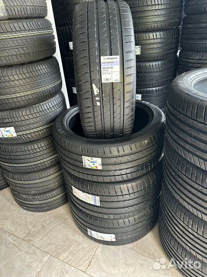 Michelin Pilot Sport 4 S 285/40 R23 и 325/35 R23 111Y