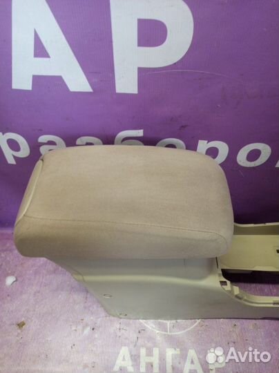 Подлокотник Mitsubishi Outlander Xl CW6W 6B31 2008