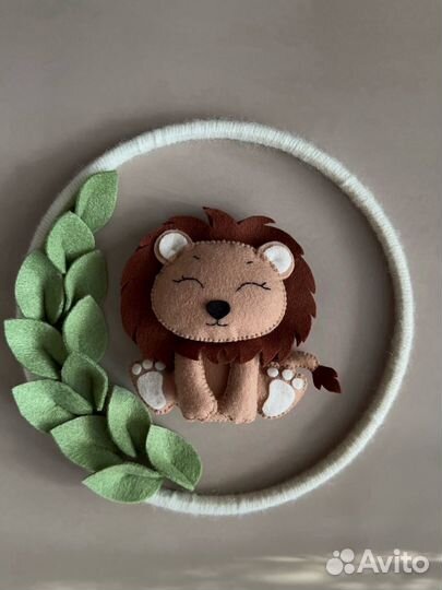 Детский мобиль в кроватку из фетра