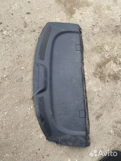 Задняя полка Volkswagen Polo 2011г. (седан)