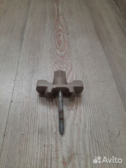 Крепление запасного колеса гайка Hyundai solaris