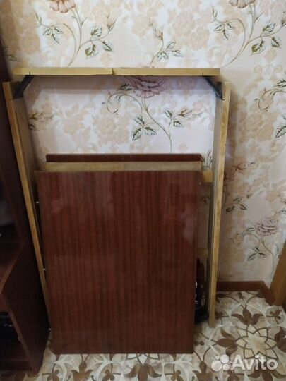 Стол обеденный.деревянный.полированный