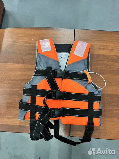 Спасательный жилет