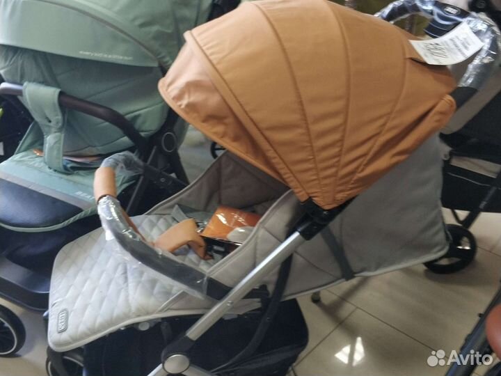 Прогулочная коляска,новая