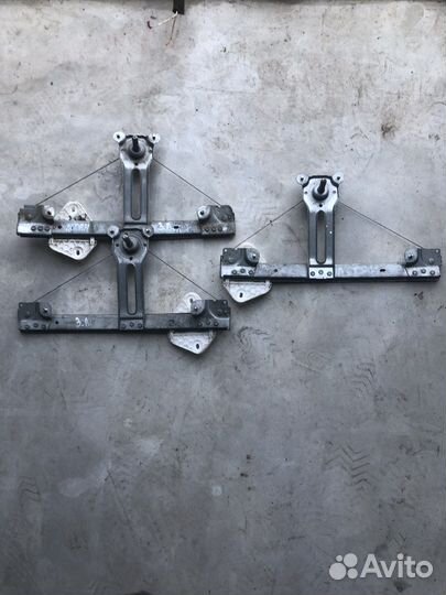 Стеклоподъемник задний ручной Renault Logan