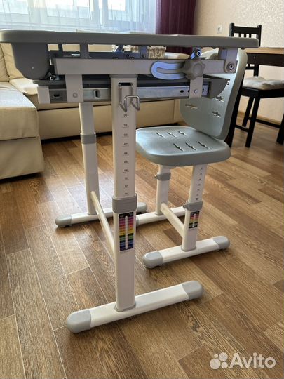 Детский стол со стулом