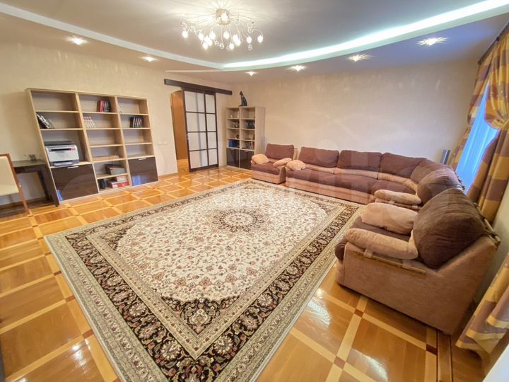 4-к. квартира, 135 м², 7/10 эт.