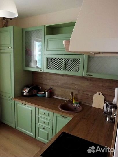 Кухонный гарнитур в современном стиле на заказ