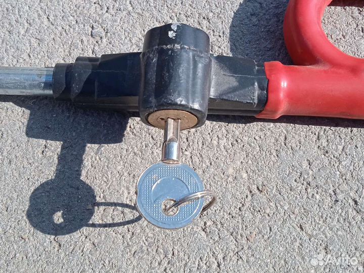 Блокиратор руля с замком