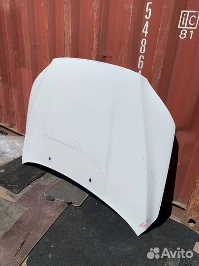 Капот Volvo V70 P3 с дефектом Вольво V70 P3