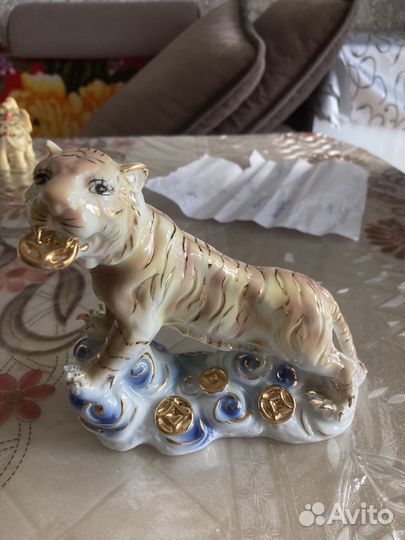 Статуэтка фарфор