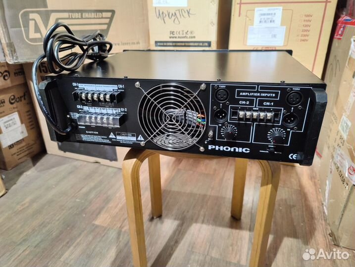 Трансляционный усилитель мощности Phonic icon 700