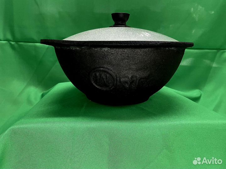 Казан чугунный с крышкой сковородой