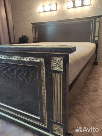 Спальный гарнитур из массива дерева бу