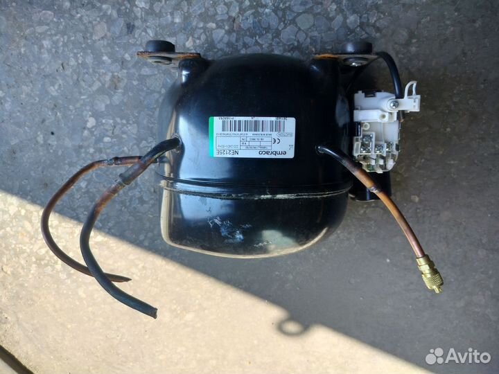 Компрессор для холодильника б/у embraco NE 2125 E