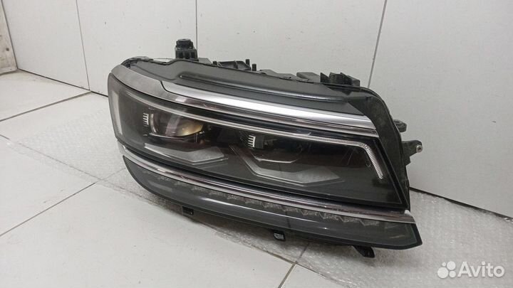 Фара правая Volkswagen Tiguan