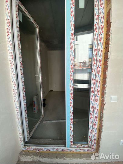 Балконная дверь с окном
