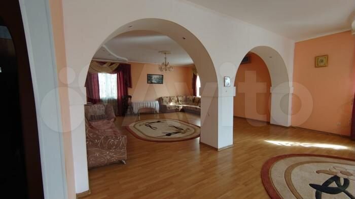 Дом 384,5 м² на участке 6,7 сот.