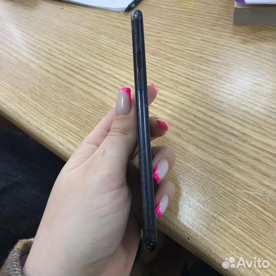 Телефон iPhone 7
