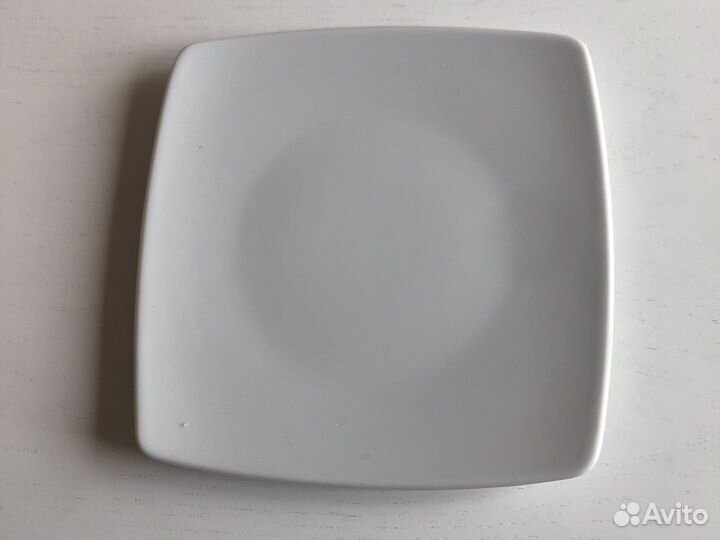 Два фарфоровых блюда для сервировки