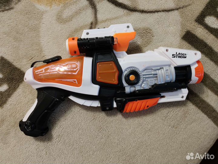 Водяной пистолет с подсветкой