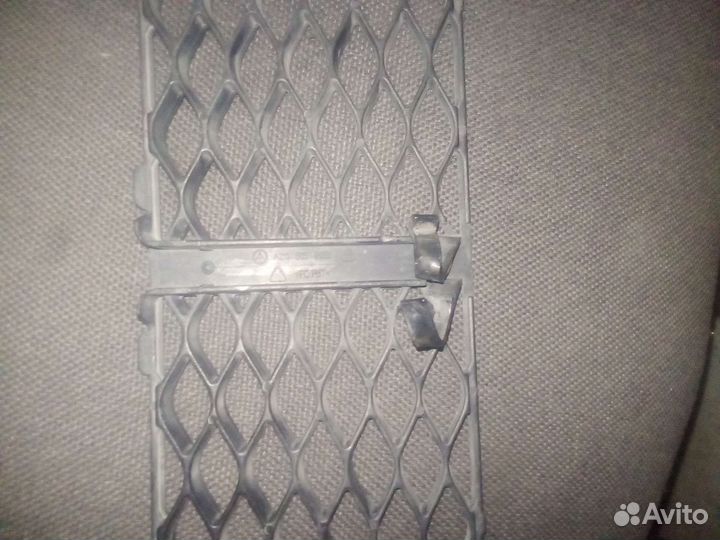 Решетка переднего бампера Mercedes