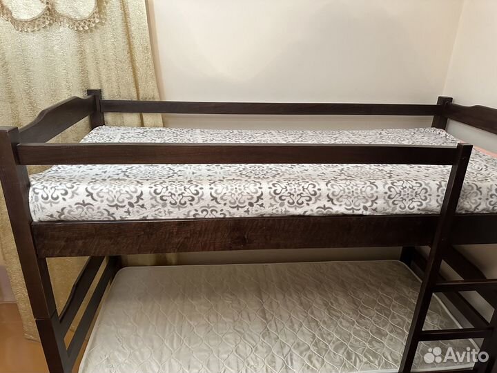 Двухъярусная кровать
