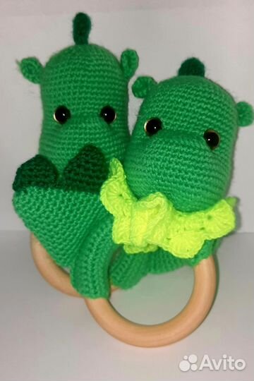 Игрушки погремушки вязанные