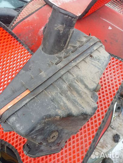 Корпус воздушного фильтра Toyota Carina E