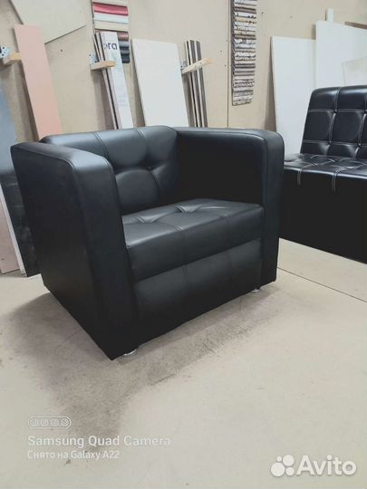 Офисное кожаное кресло