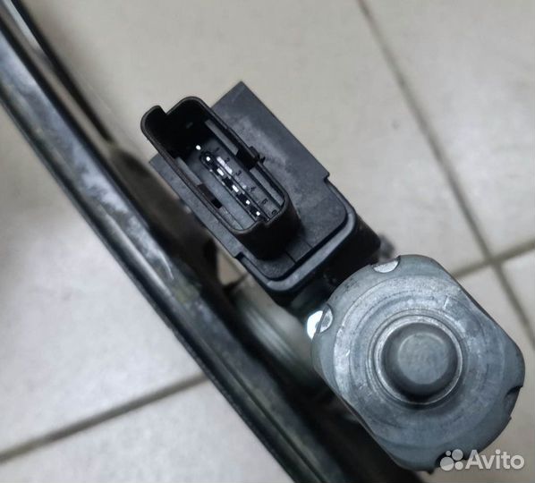 Стеклоподъемник передний правый Peugeot Expert III