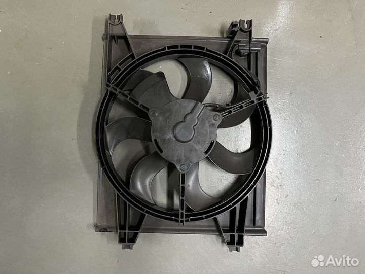 Вентилятор кондиционера Hyundai Elantra 977302D100